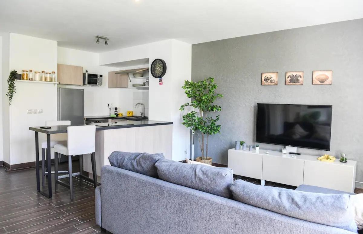 Superbe Appartement Avec Terrasse, Piscine & Parking Prive A Marseille Exterior photo